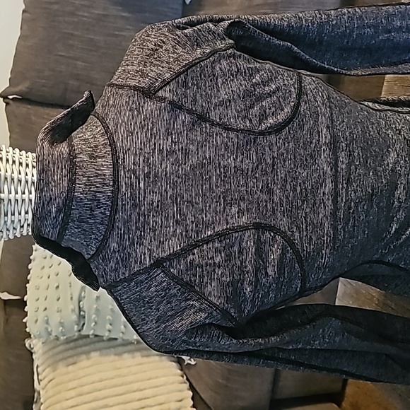 Lululemon Half Zip Long Sleeve, Size 6 - Picture 9 of 13